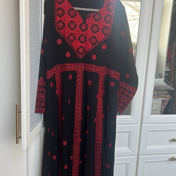 Palestinian thobe embroidered tatreez (size4- women) - Picture 3 of 6